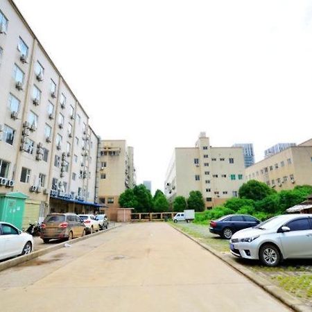 Jinjiang Inn Wuhan Optics Valley Avenue Gaoxiner Road מראה חיצוני תמונה
